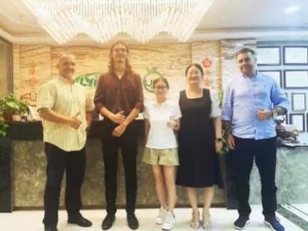 Hungary customers visit Lyine Group to inspect hydroponic system