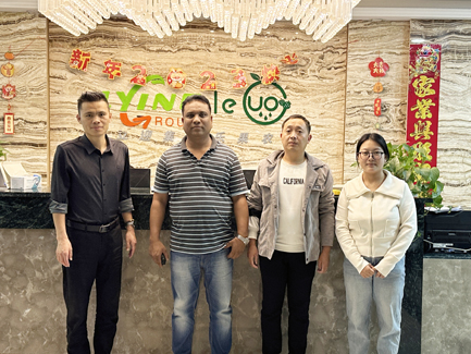 Indian customers come to our company to inspect hydroponic equipment02