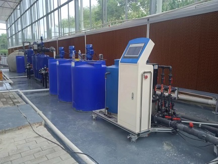 Water and fertilizer machine